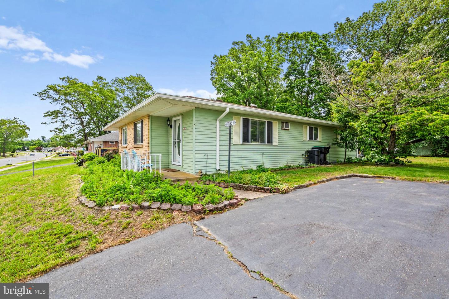 151 Elmtowne Blvd