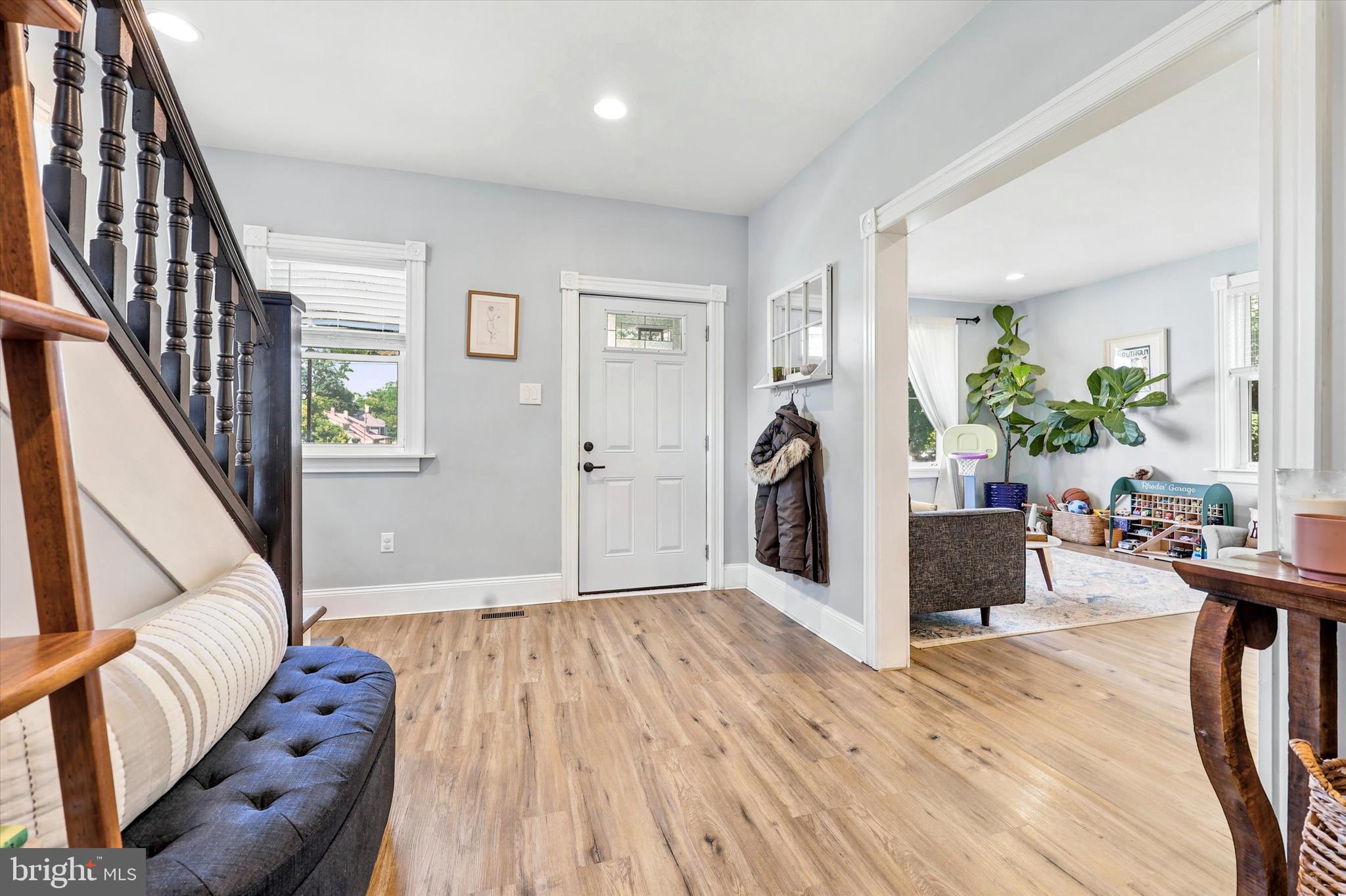 303 N WARWICK ROAD