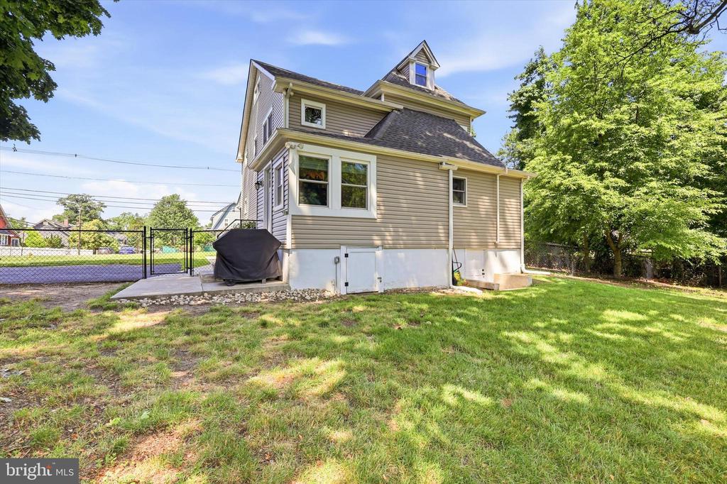 303 N WARWICK ROAD