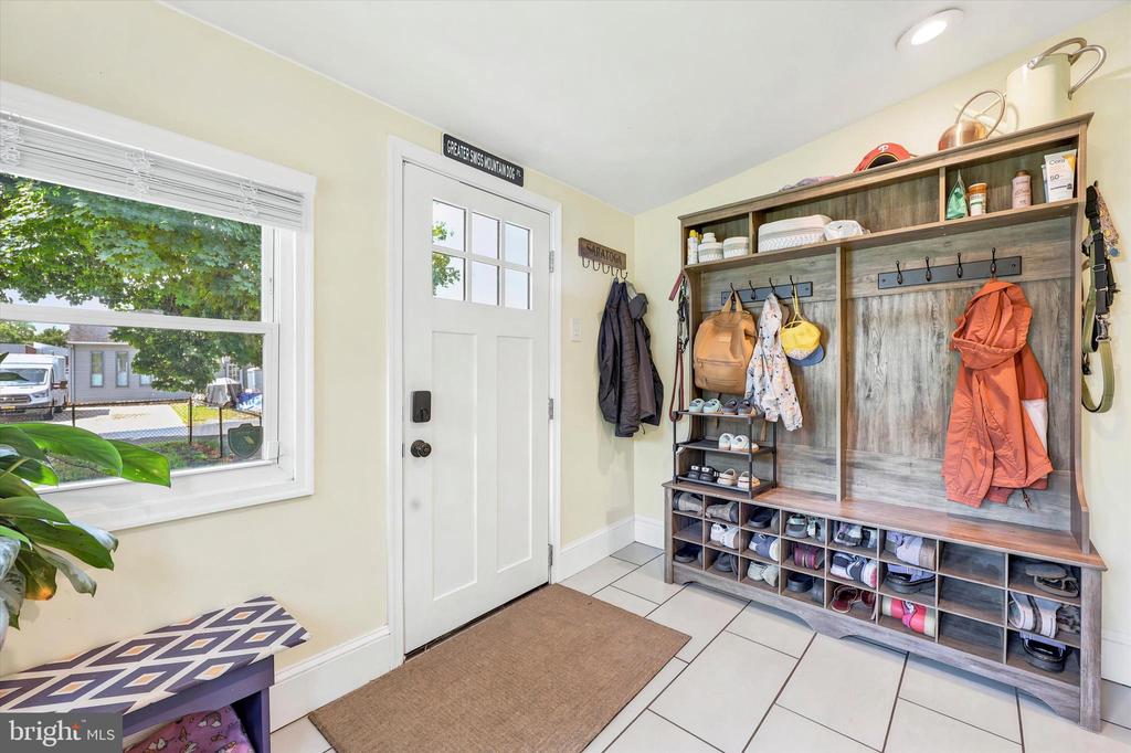 303 N WARWICK ROAD