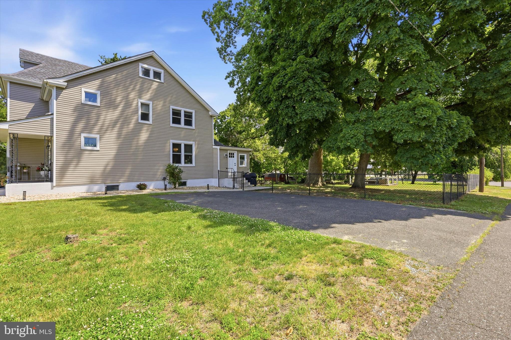 303 N WARWICK ROAD