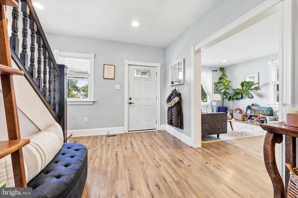303 N WARWICK ROAD