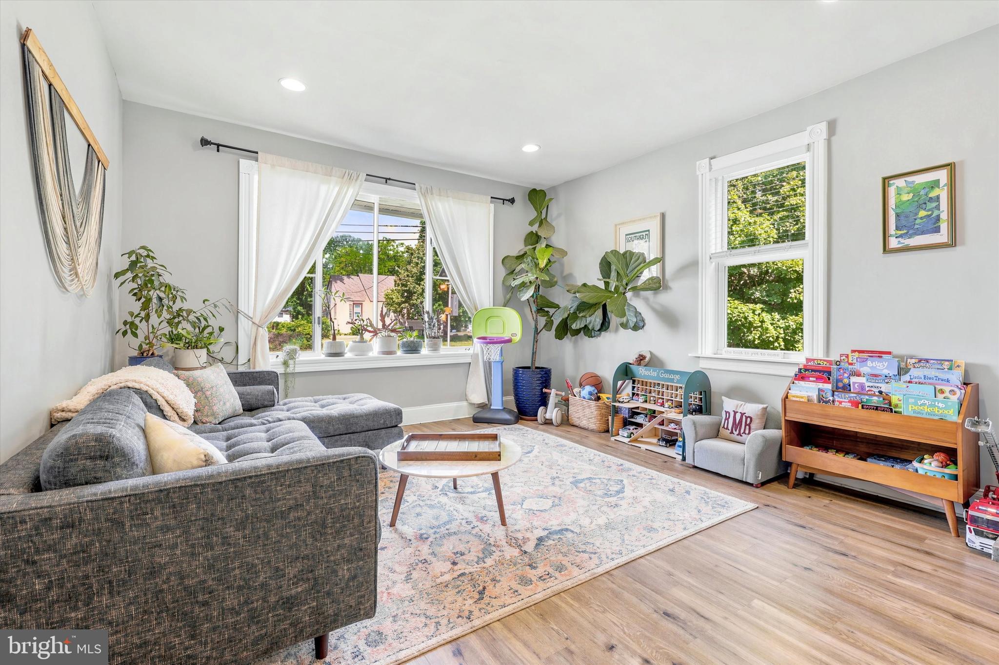 303 N WARWICK ROAD