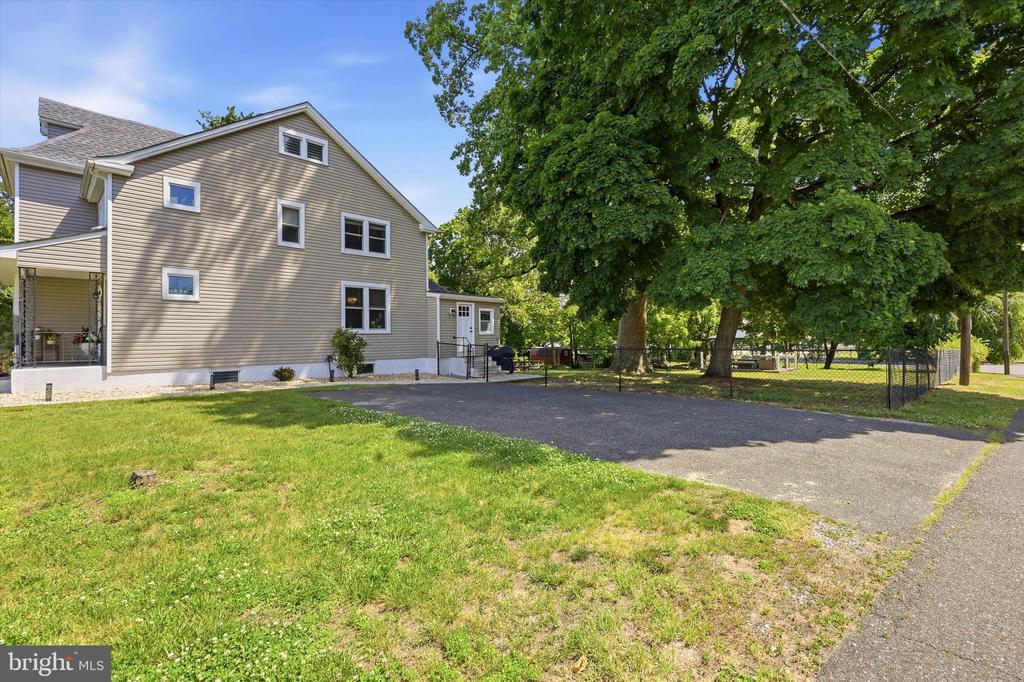 303 N WARWICK ROAD