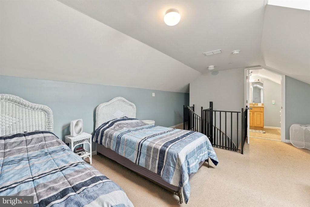 116 E 17TH AVENUE Unit: 301