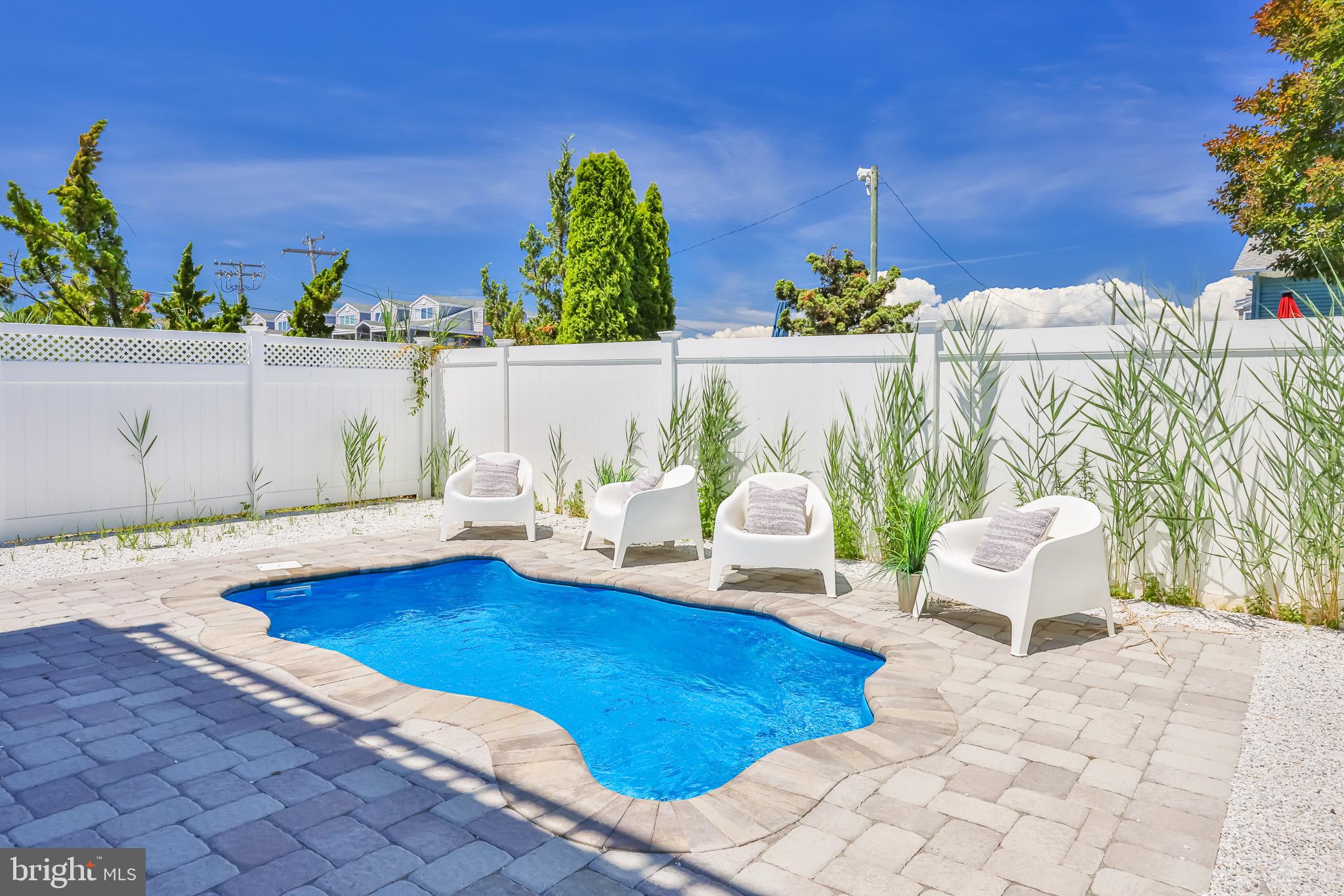 1210 Long Beach #B