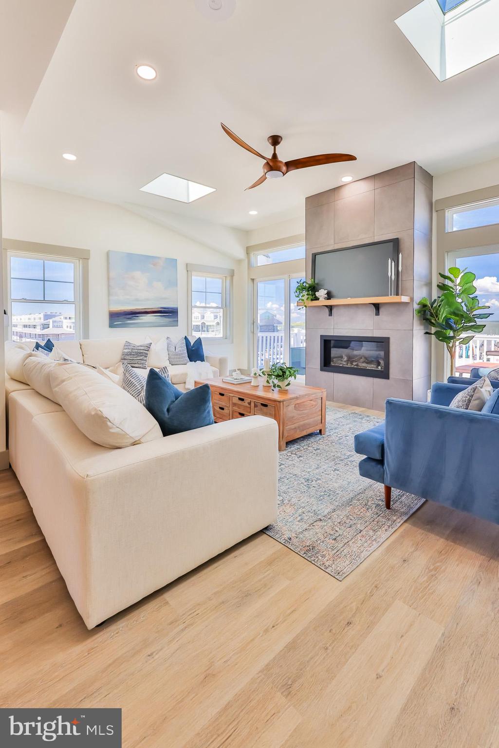 1210 Long Beach #B