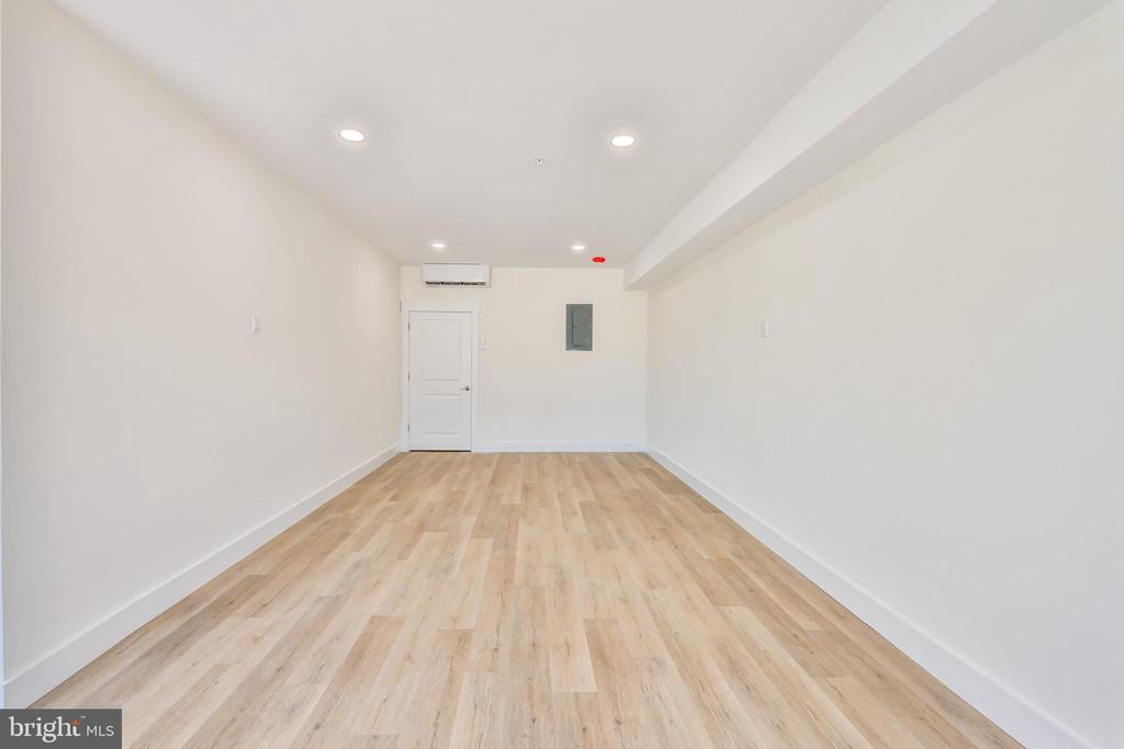 1210 Long Beach #B