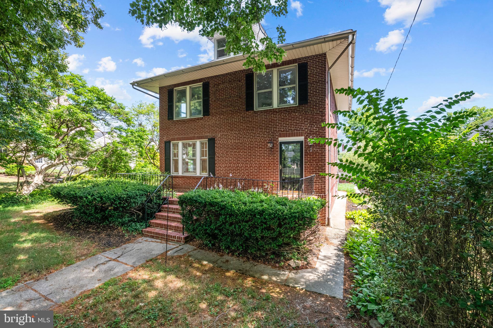1320 DAUPHIN AVE
