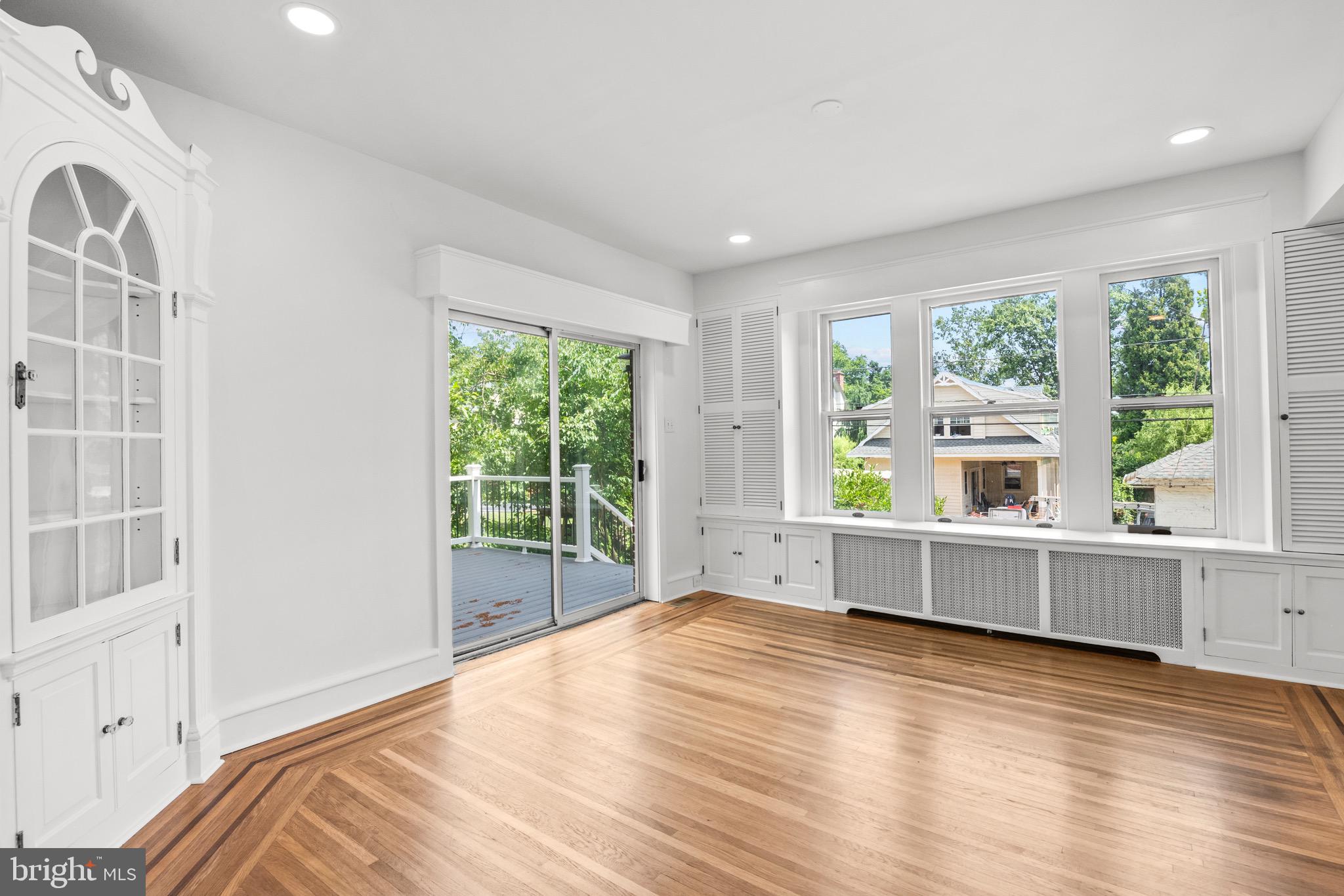 1320 DAUPHIN AVE