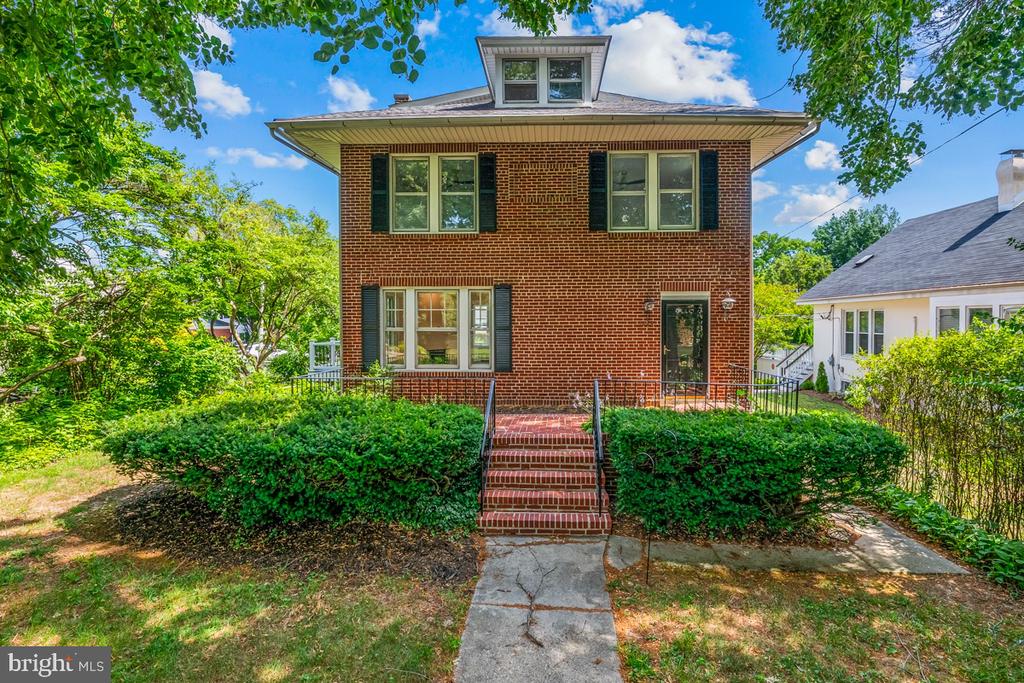 1320 DAUPHIN AVE