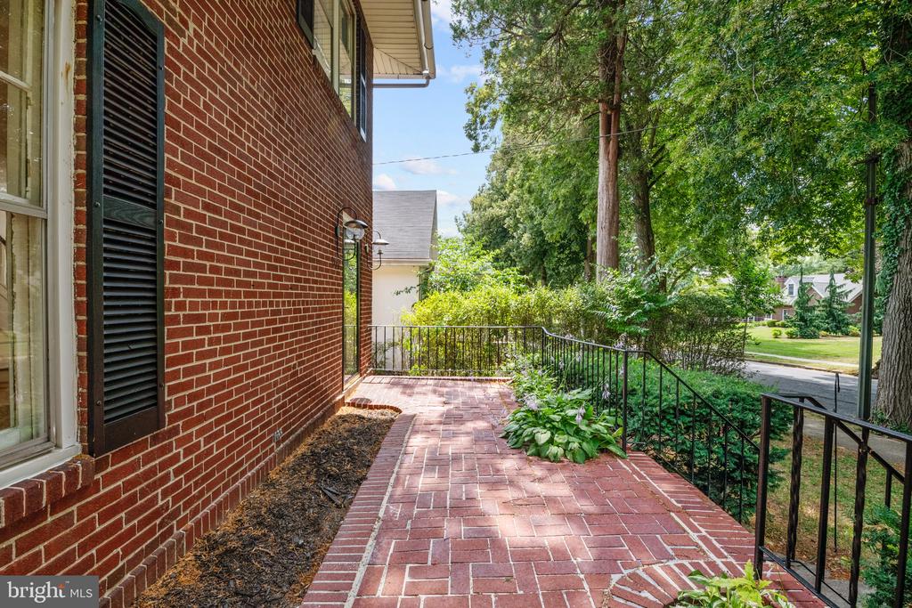 1320 DAUPHIN AVE