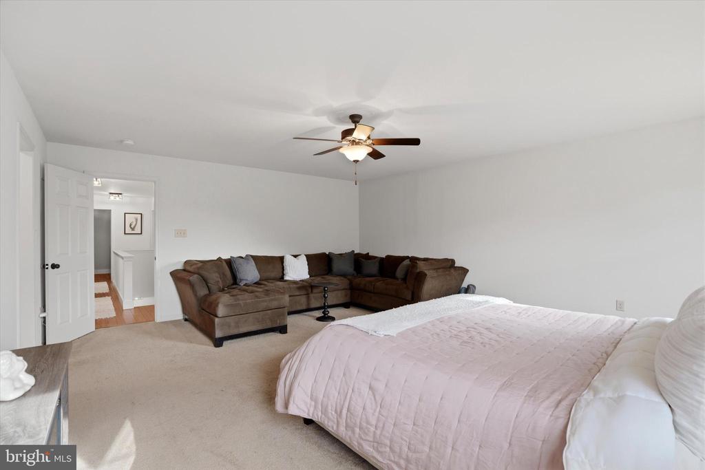 4 SOVEREIGN DRIVE