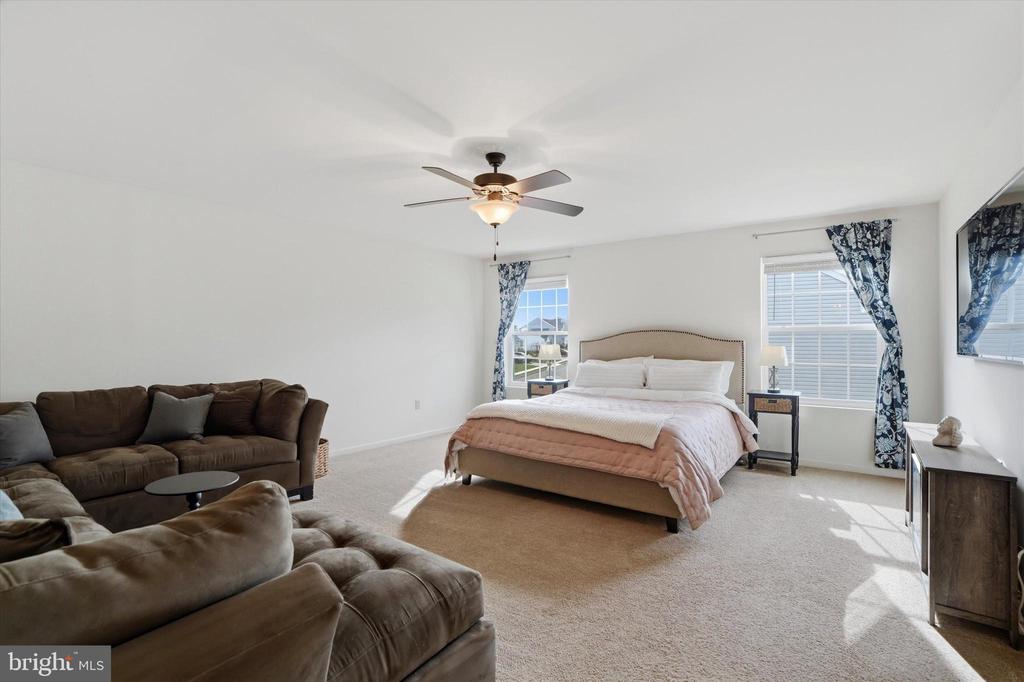4 SOVEREIGN DRIVE