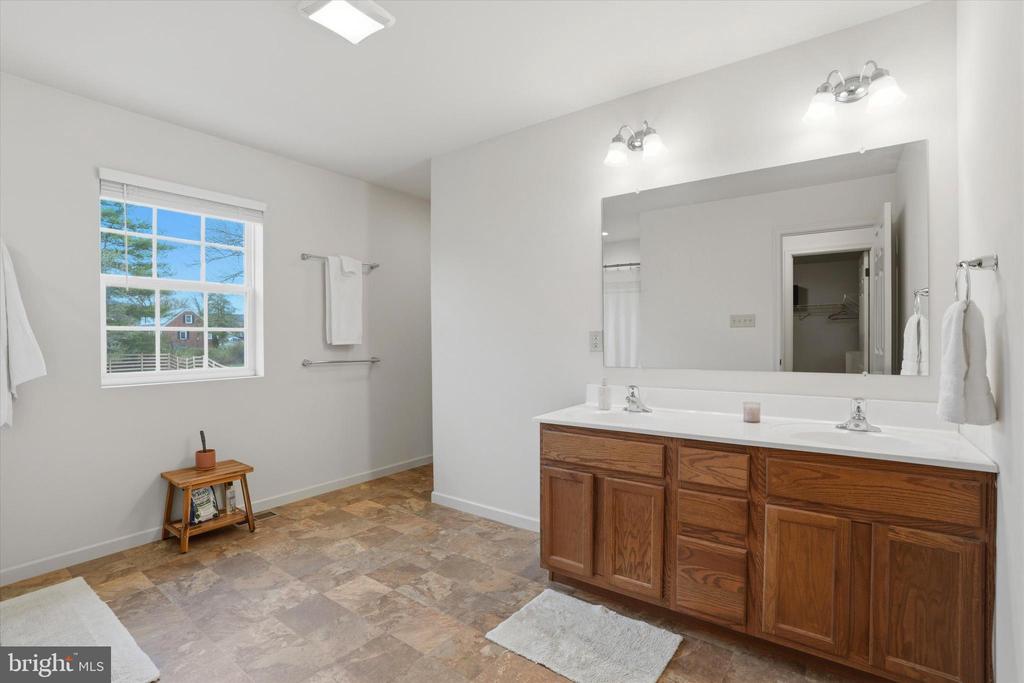 4 SOVEREIGN DRIVE