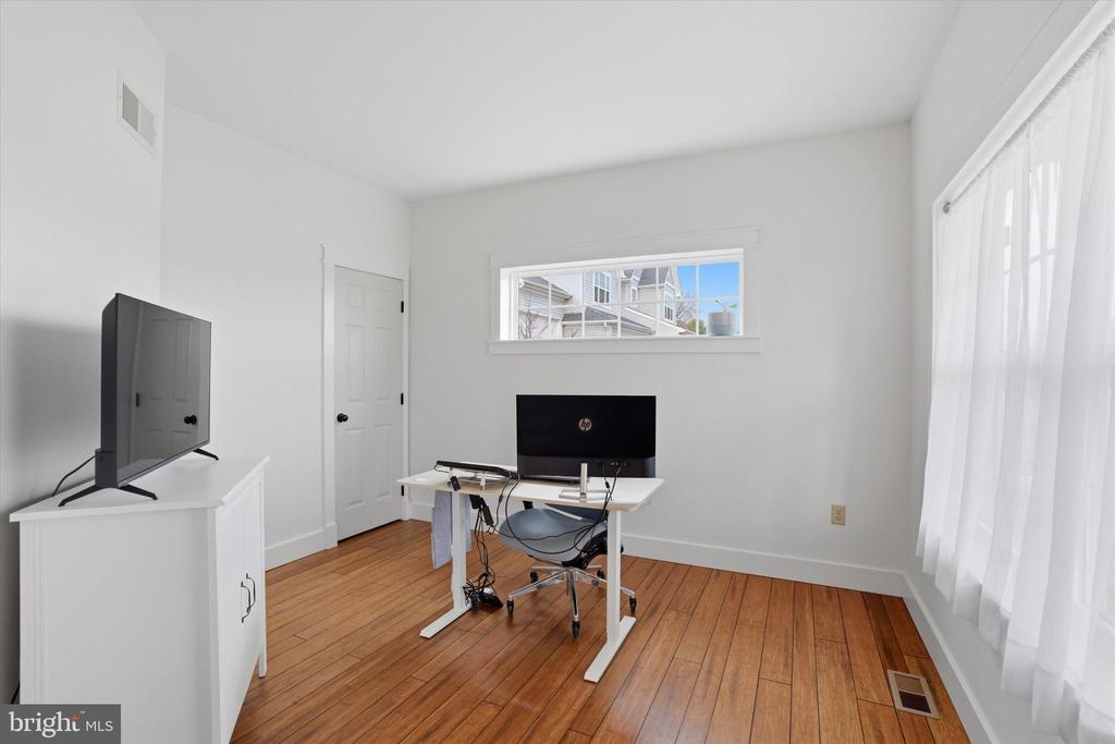 4 SOVEREIGN DRIVE