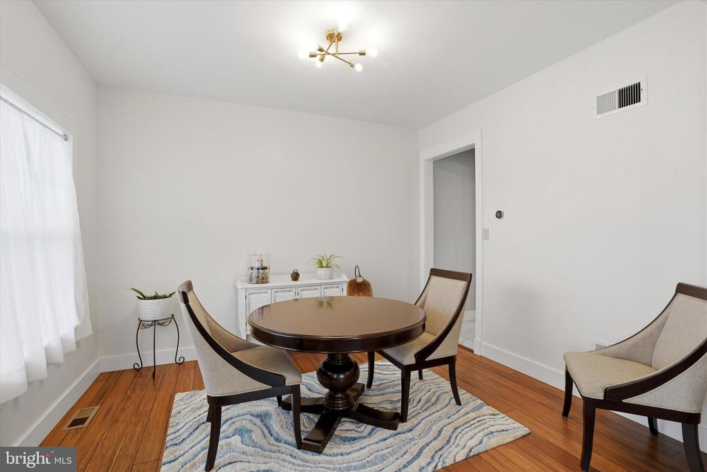 4 SOVEREIGN DRIVE