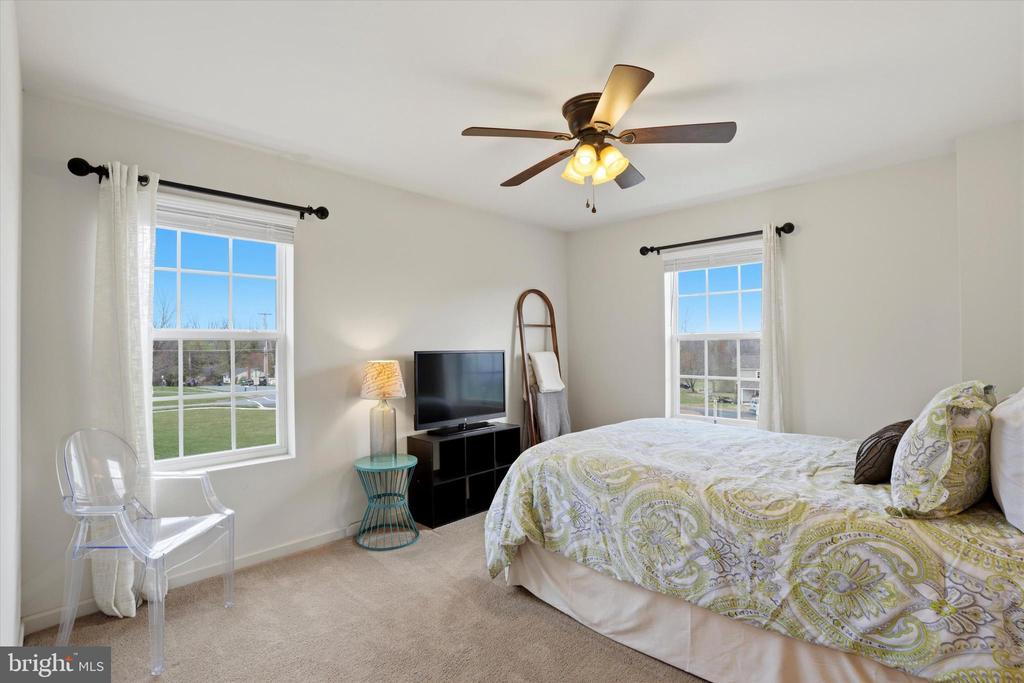 4 SOVEREIGN DRIVE