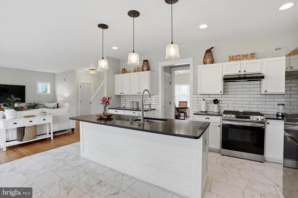 4 SOVEREIGN DRIVE