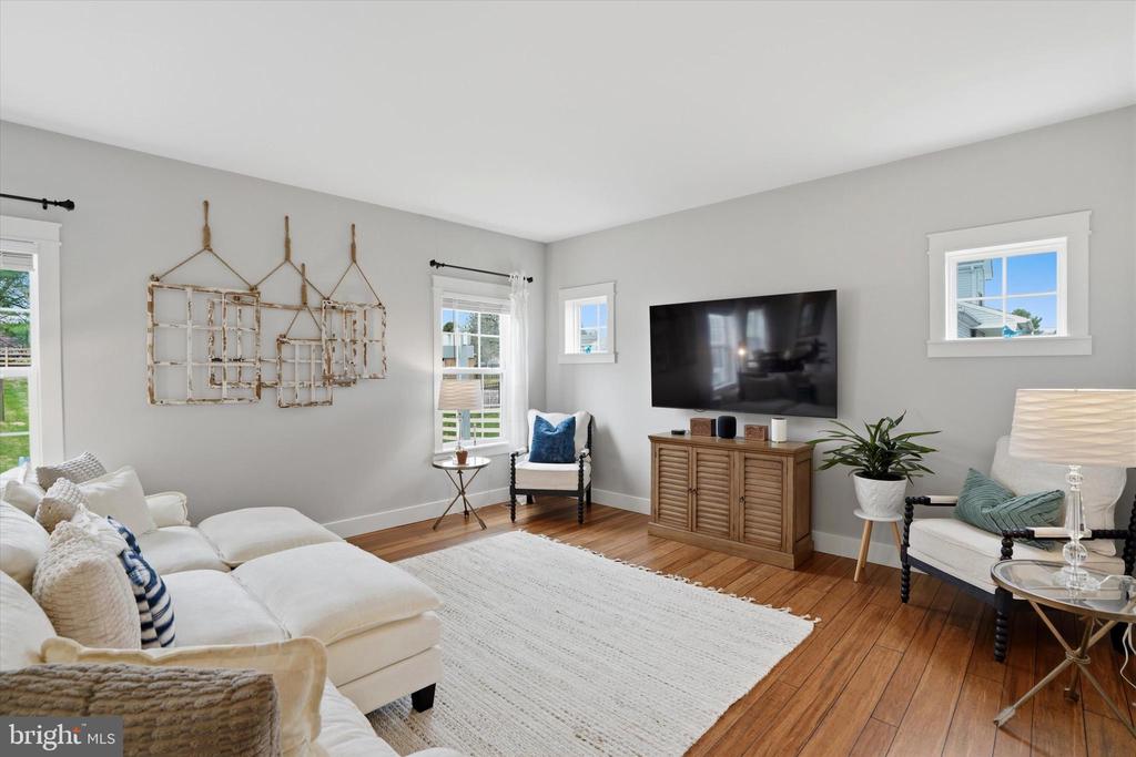 4 SOVEREIGN DRIVE