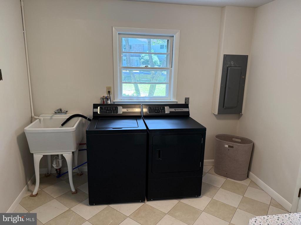 1202 OLD MILL RD ROAD