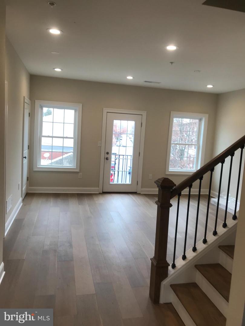 106 Mill St