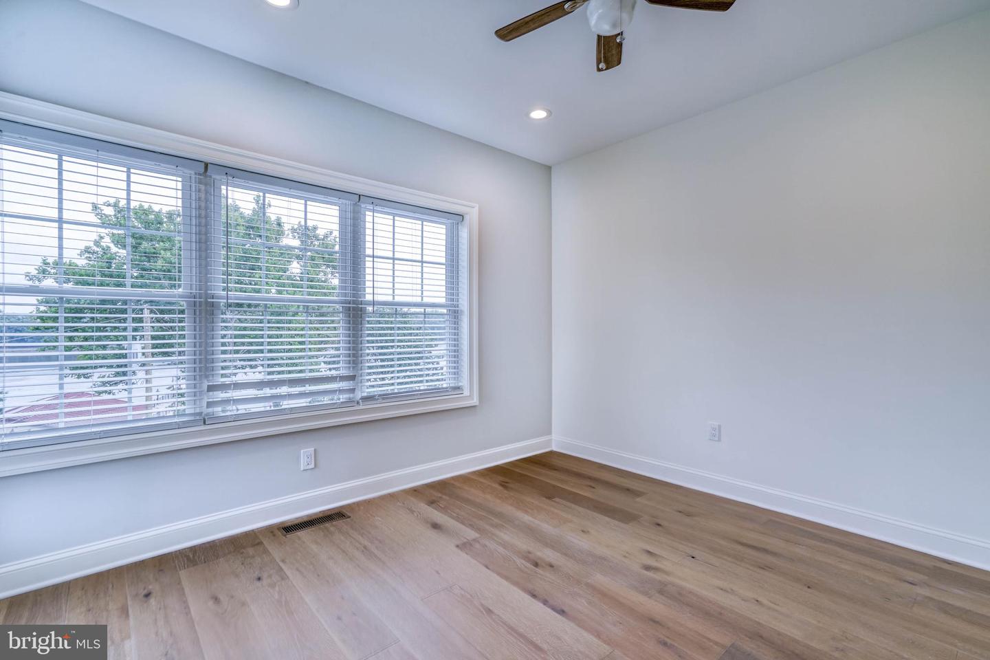 106 Mill St