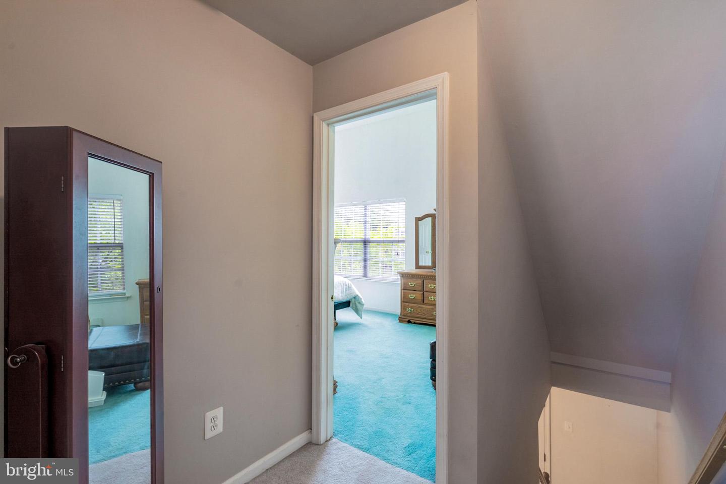 5490 Rinker Cir