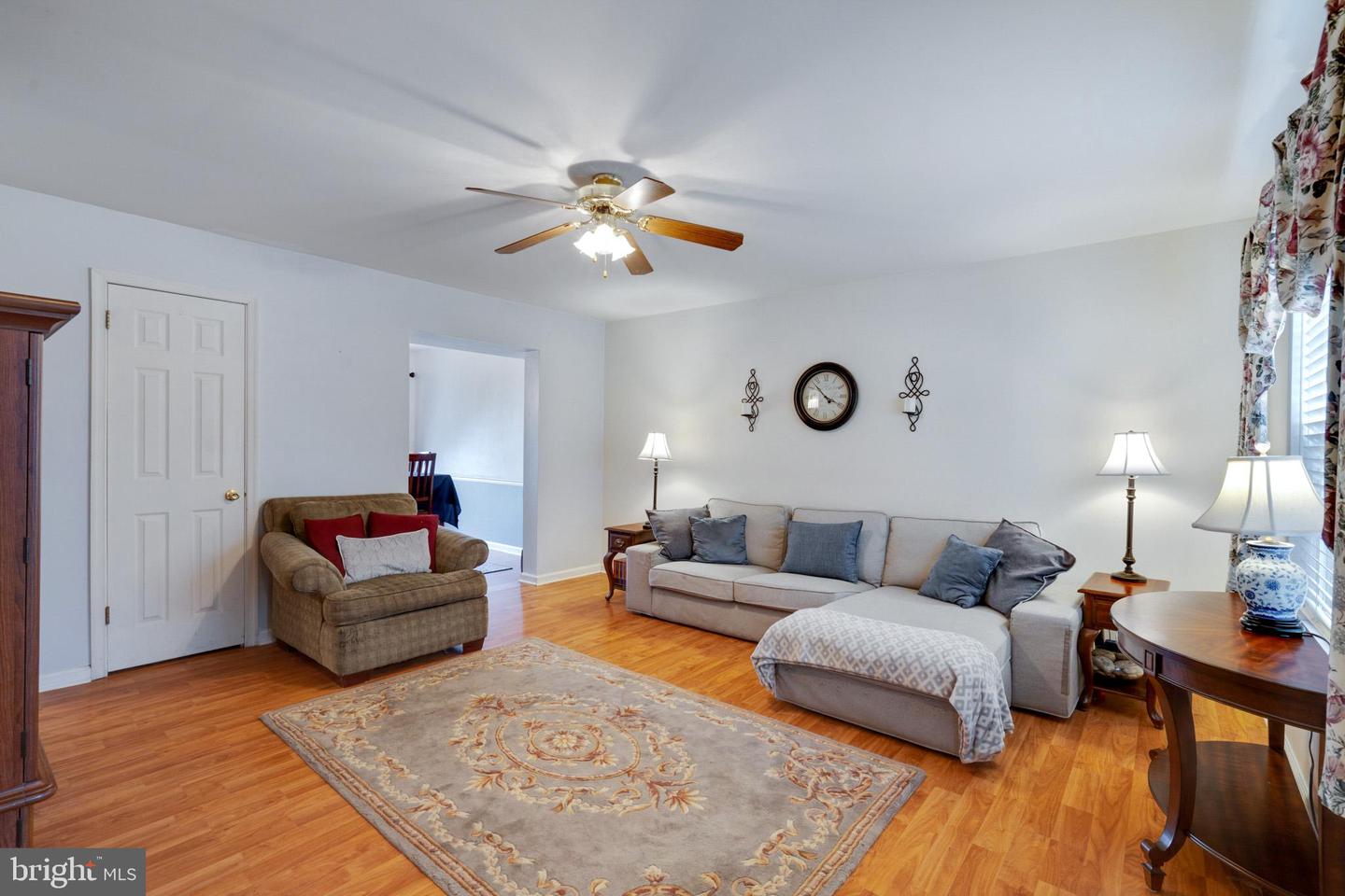 5490 Rinker Cir