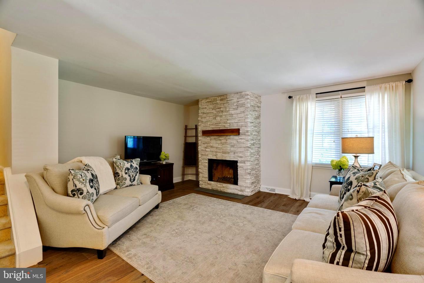6 Stacey Dr