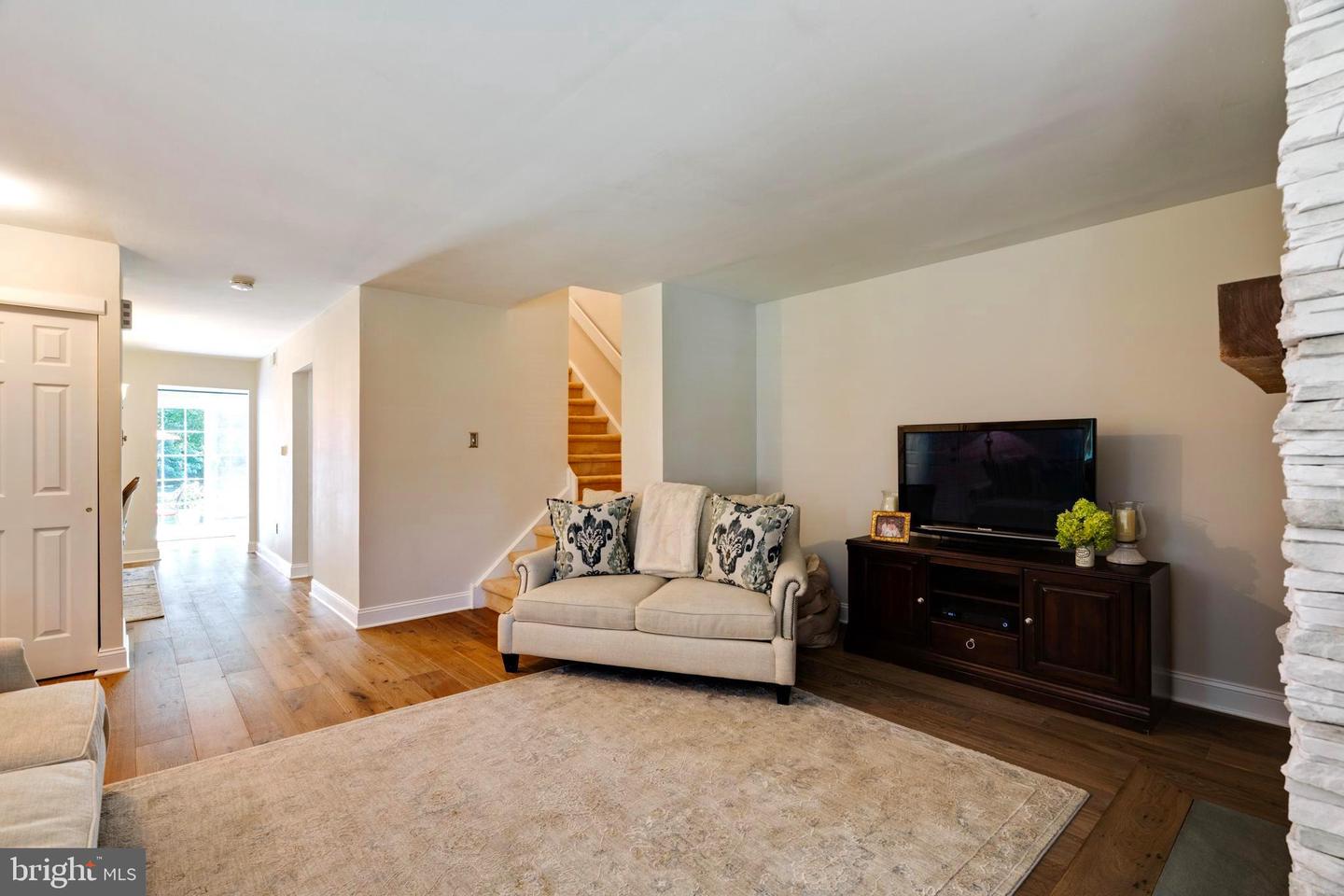 6 Stacey Dr