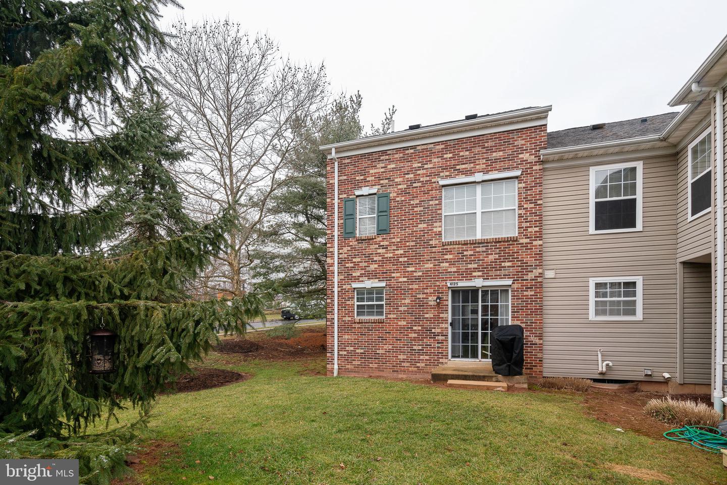 4125 Captain Molly Cir