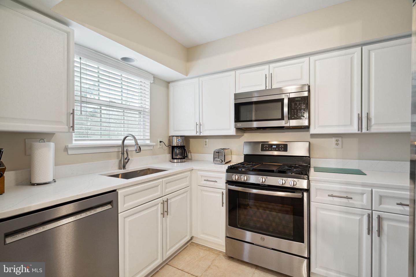 4125 Captain Molly Cir