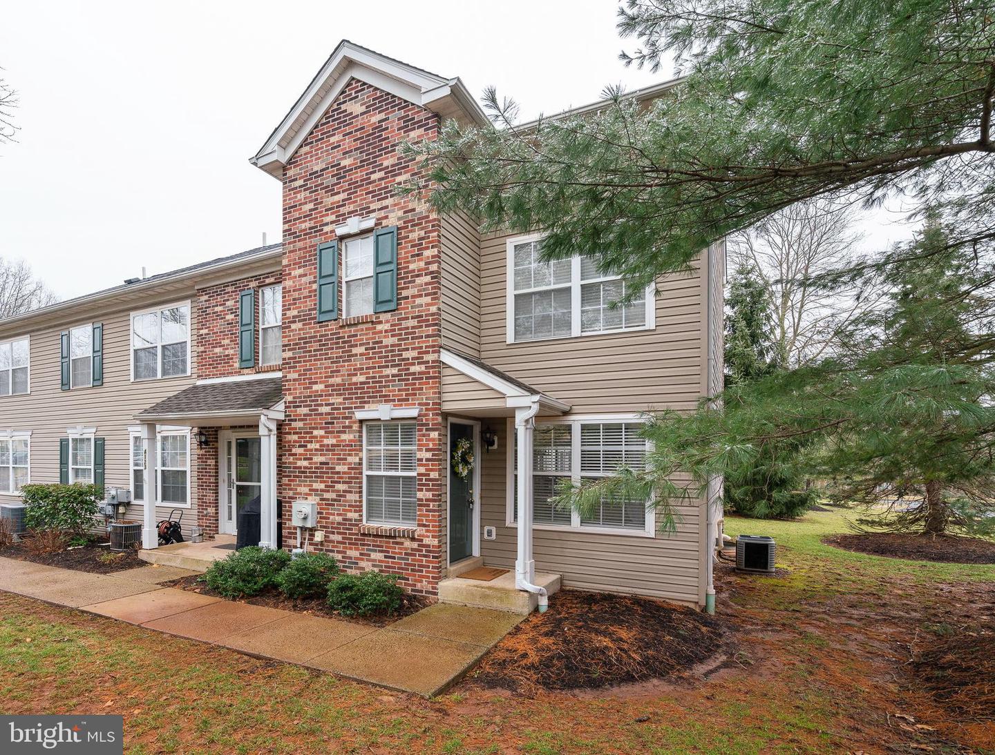 4125 Captain Molly Cir