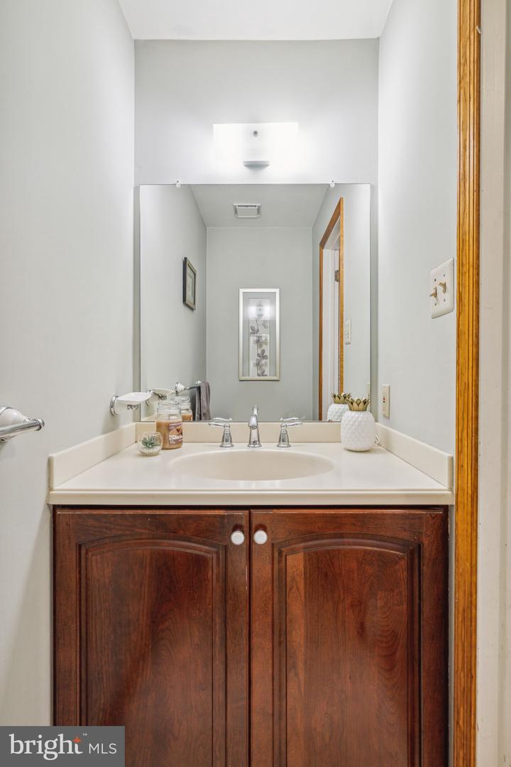 4125 Captain Molly Cir