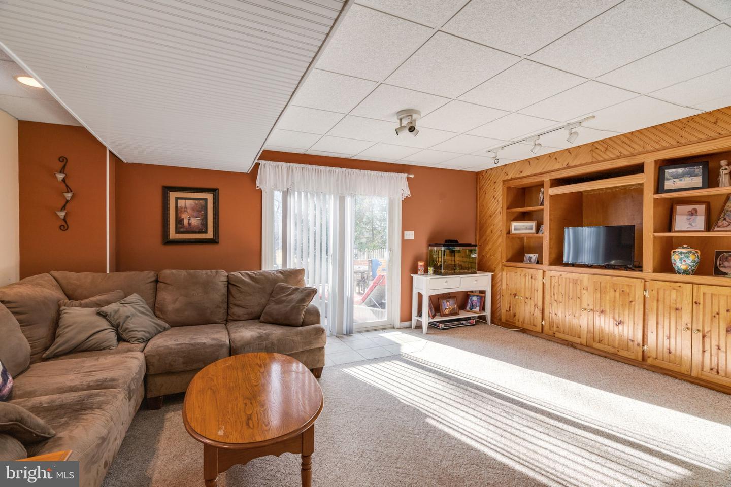 60 Country Rd