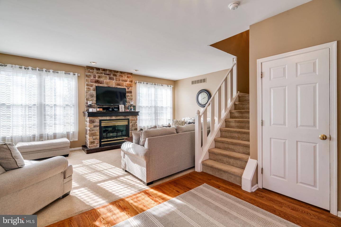 60 Country Rd