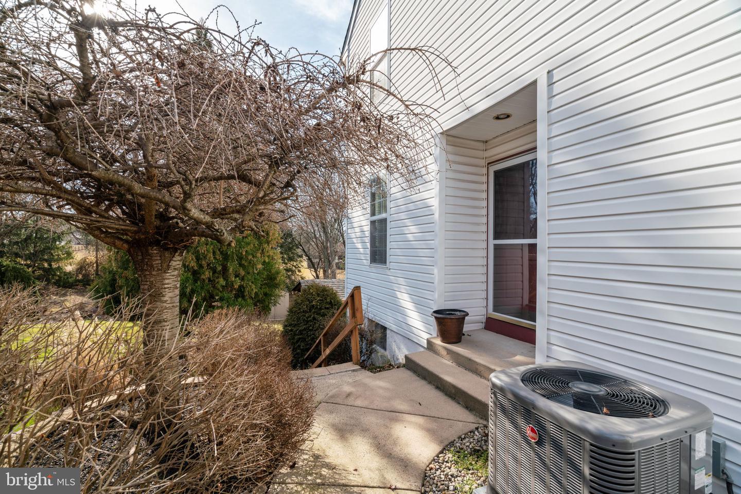 60 Country Rd