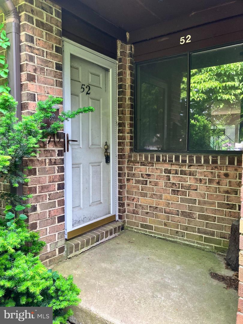 52 Hollybrooke Dr