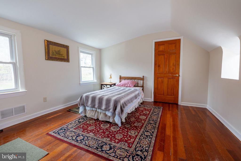 121 Riverview Ave