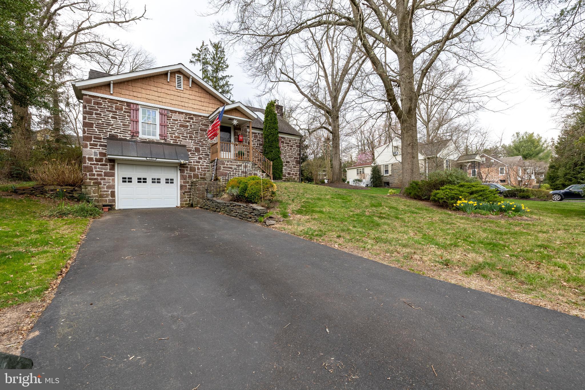 121 Riverview Ave