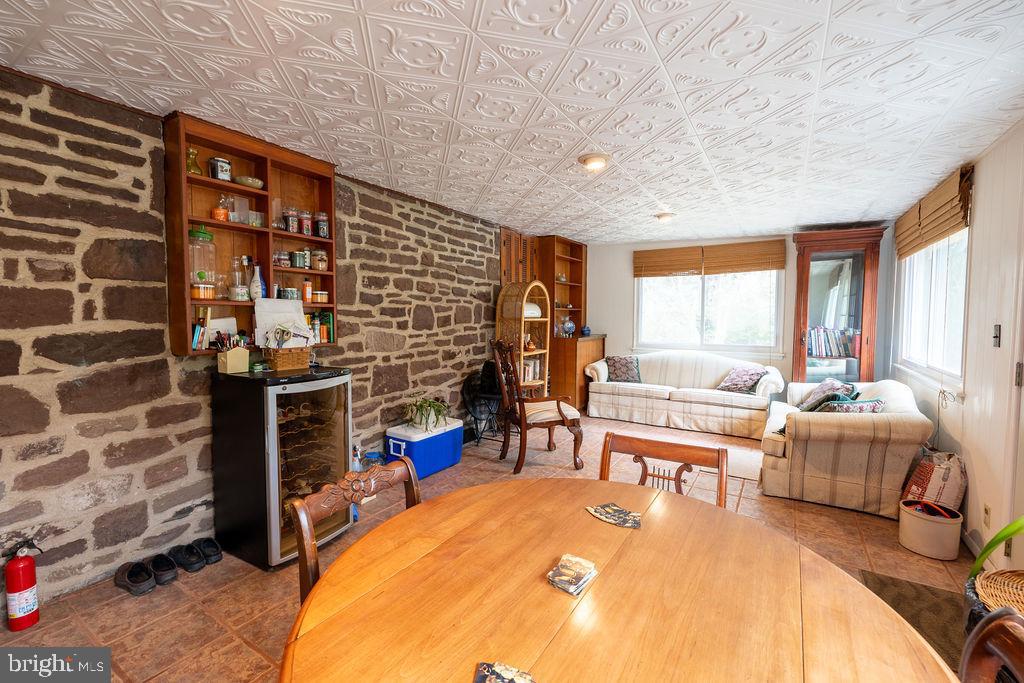 121 Riverview Ave