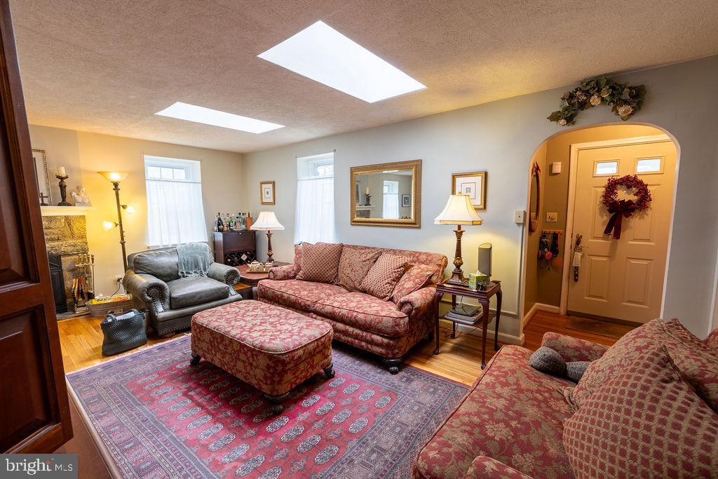 121 Riverview Ave