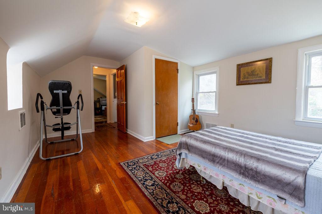 121 Riverview Ave