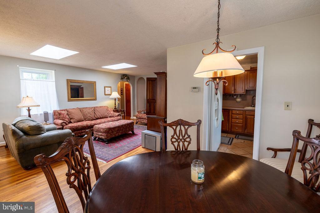 121 Riverview Ave