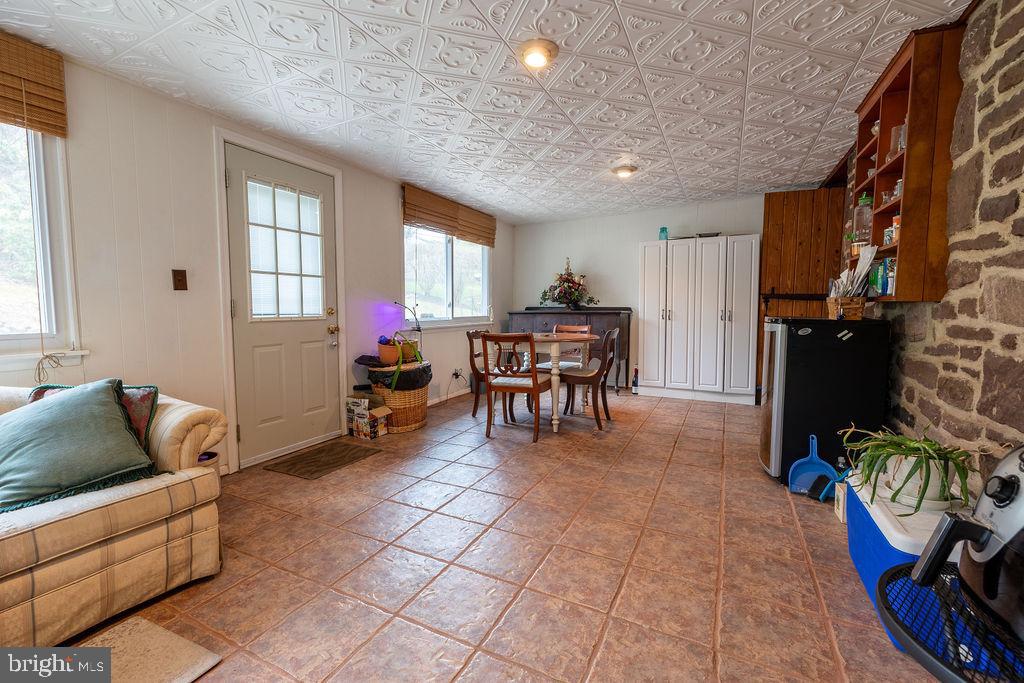 121 Riverview Ave