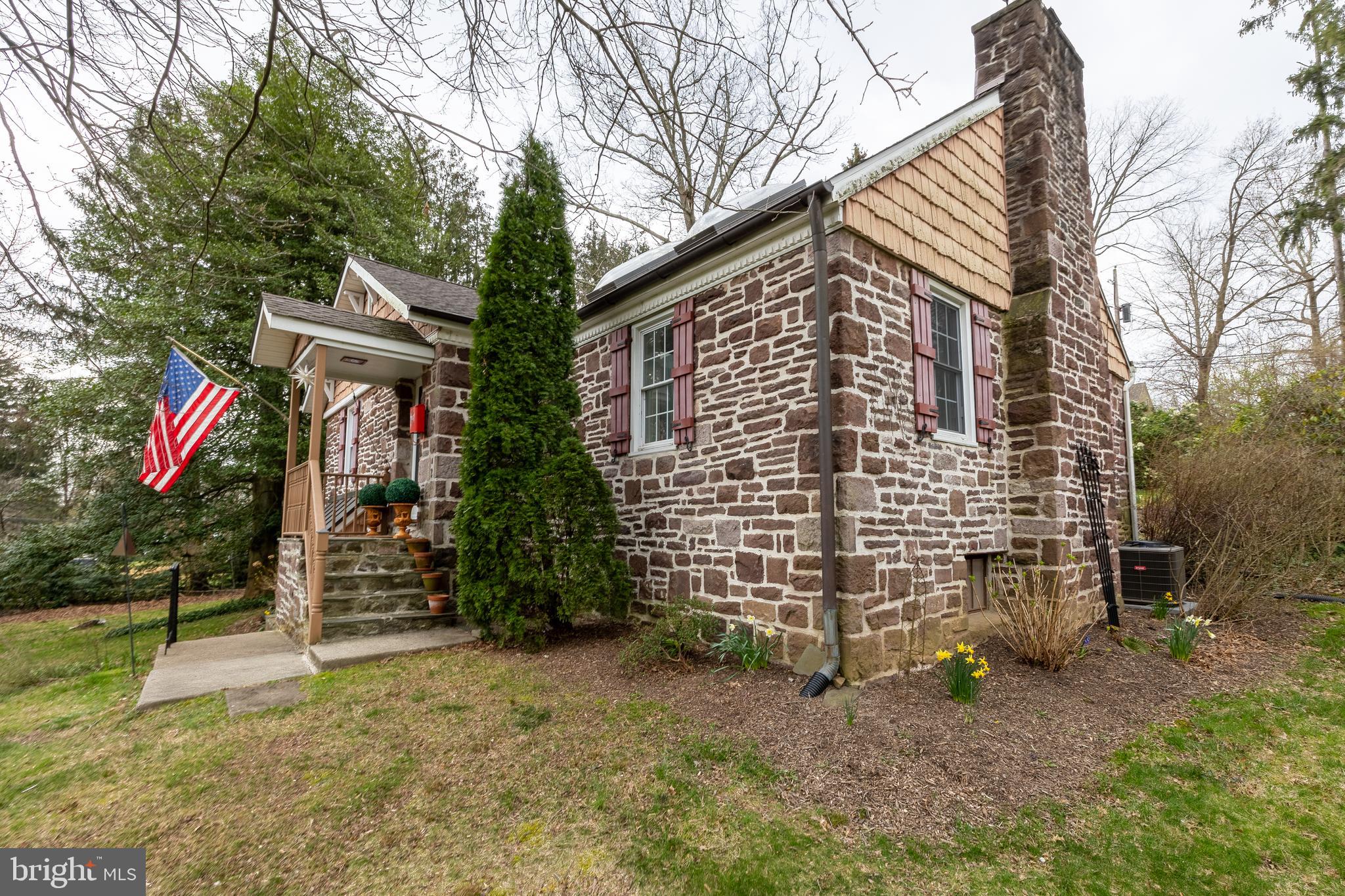 121 Riverview Ave