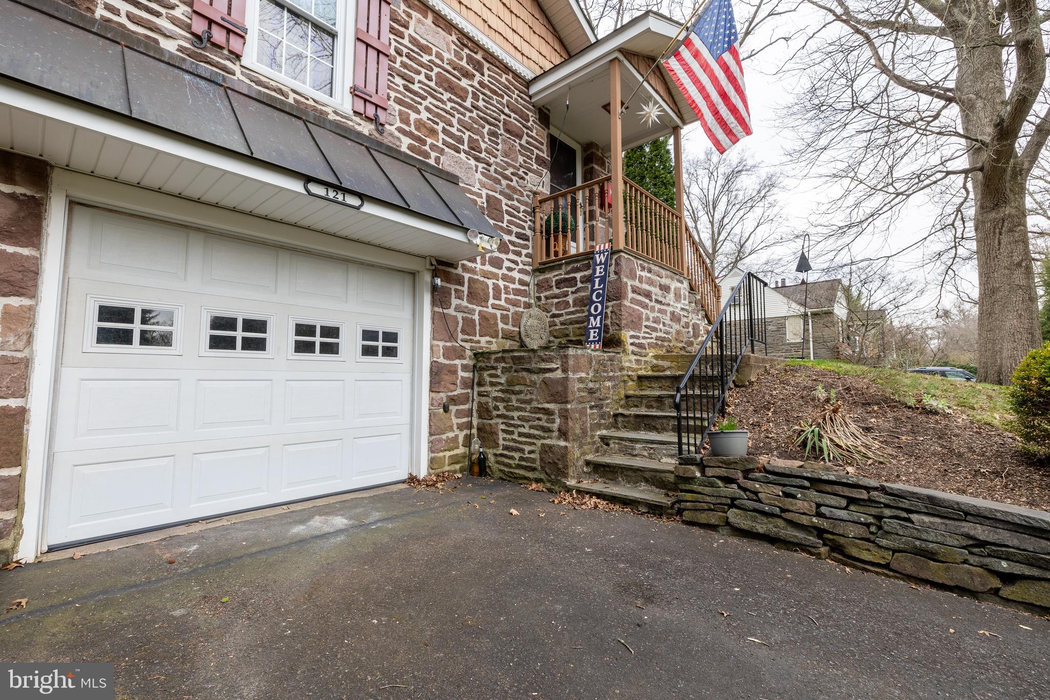 121 Riverview Ave