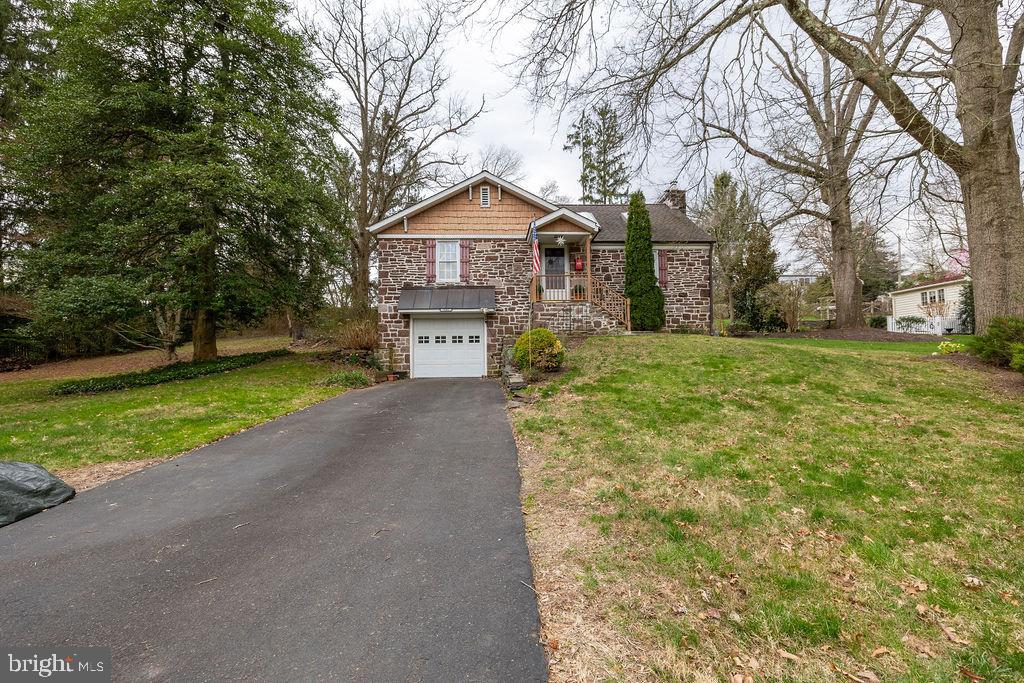 121 Riverview Ave
