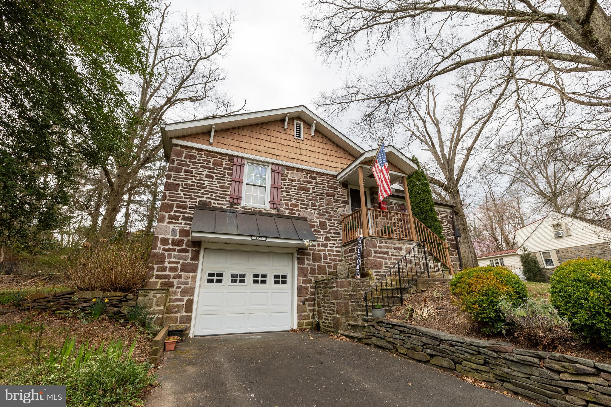 121 Riverview Ave
